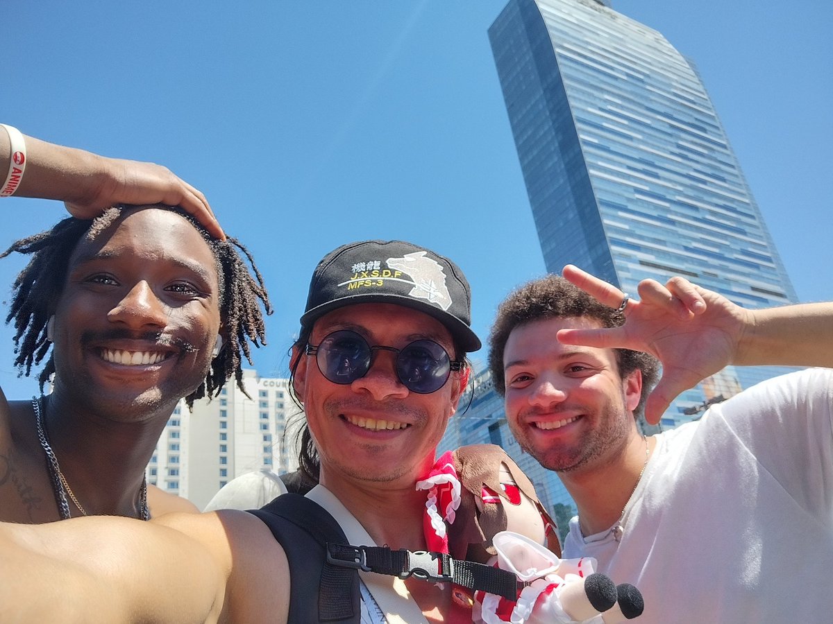 OdlidTogaf's tweet photo. Special shout-out to my first friends I made at my first AX and my new hat bro I met at Lazydog. He knew my Godzilla vs Mechagodzilla 2 cap. Also to the cool buff bros from Touhoufest. https://t.co/WLkWr3wXYj