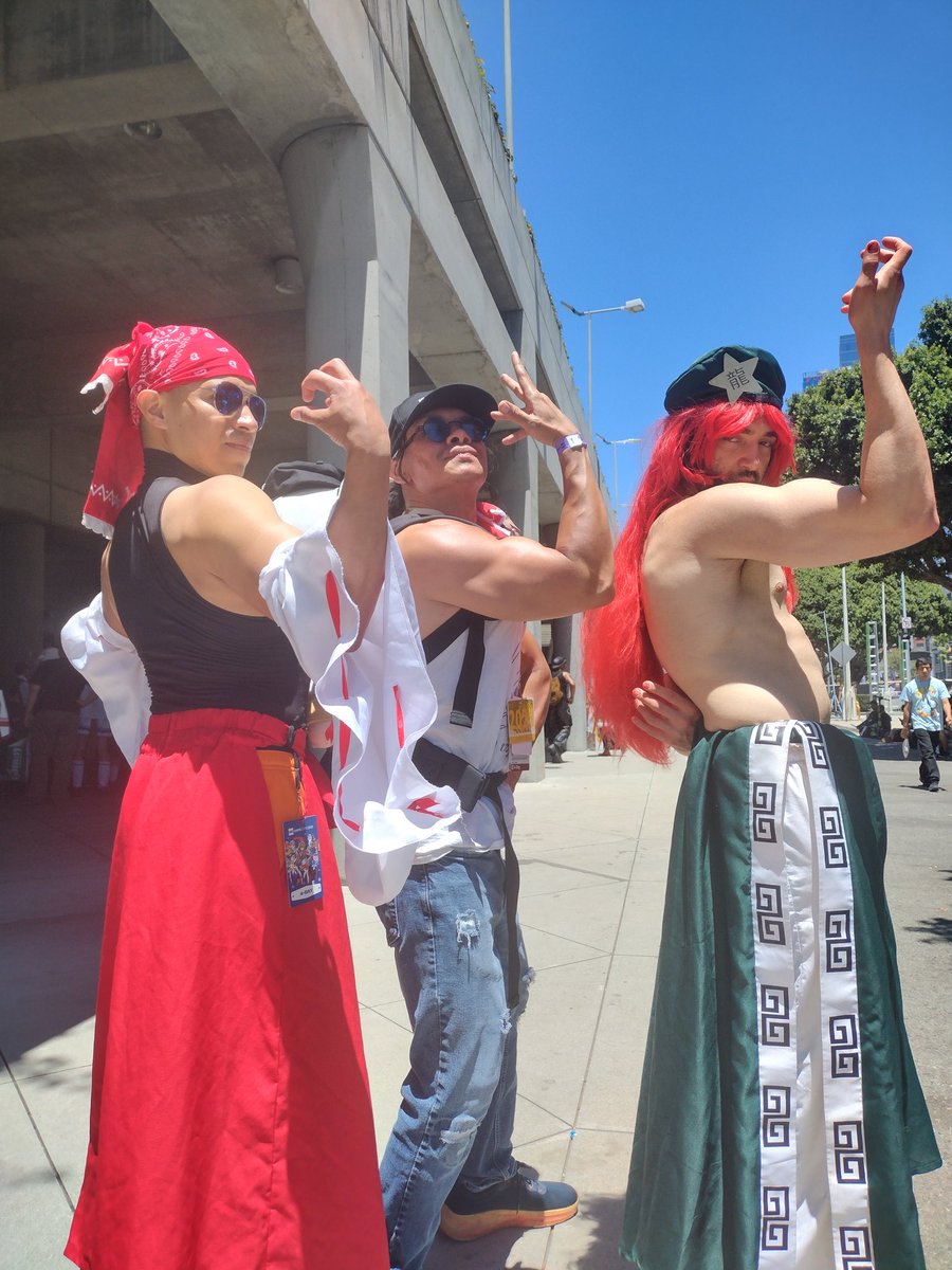 OdlidTogaf's tweet photo. Special shout-out to my first friends I made at my first AX and my new hat bro I met at Lazydog. He knew my Godzilla vs Mechagodzilla 2 cap. Also to the cool buff bros from Touhoufest. https://t.co/WLkWr3wXYj