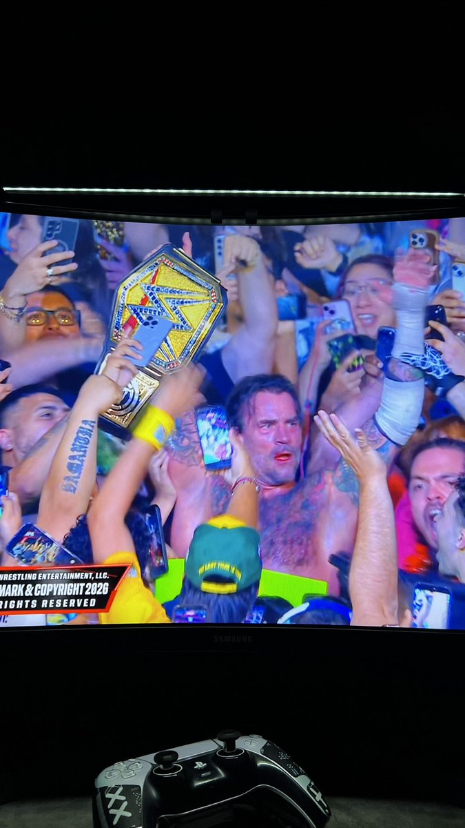 dxtqz_'s tweet photo. انا اسعد انسان على وجة هاذي الكرة 

تصبحون على خير (؛
#wweRaw https://t.co/y6zoTK1od6