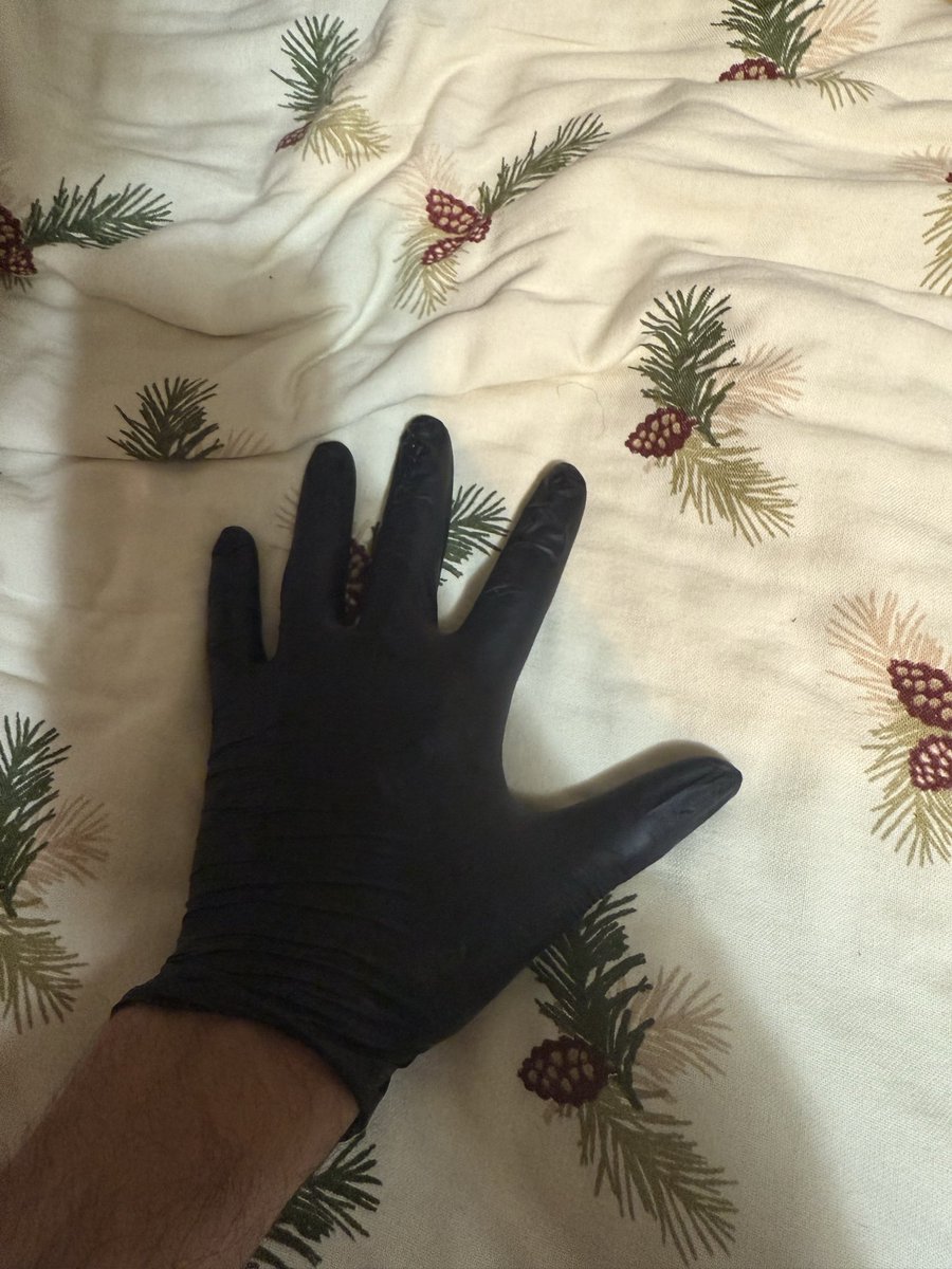 PureGlovesAsmr's tweet photo. Only 4 pics twitter is stupid, here more pics of gloves https://t.co/fV1IgB3SoI