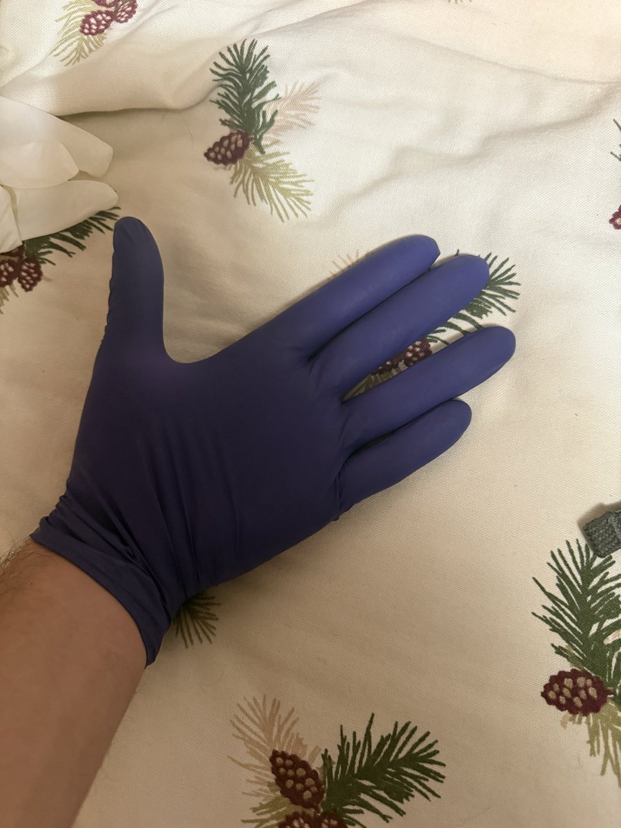 PureGlovesAsmr's tweet photo. Only 4 pics twitter is stupid, here more pics of gloves https://t.co/fV1IgB3SoI