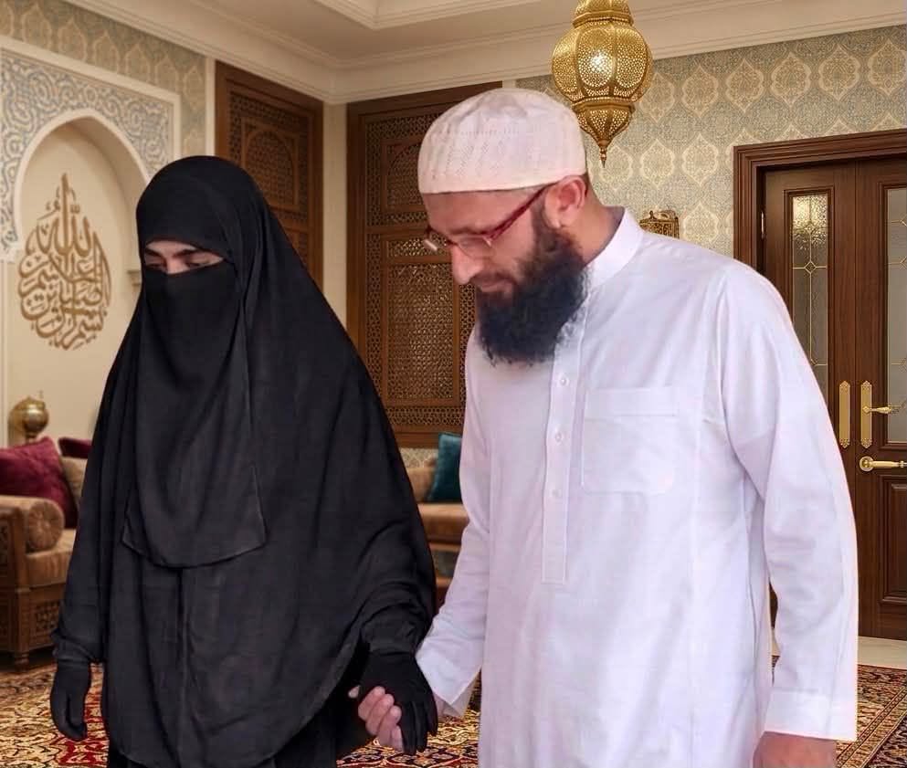 AhmadX_Official's tweet photo. Former South African cricket star Hashim Amla has once again demonstrated that true honor lies in simplicity, not extravagance.

According to reports, He arranged the marriage of His second daughter in a humble and dignified ceremony held at the Central Jumu'ah Mosque in Johannesburg. The groom, Muhammad Bilal, is a teacher at an Islamic seminary, and only close family members attended the nikah.

To mark the occasion, Hashim Amla also sponsored meals and new clothing for underprivileged children through a local charitable institution in Johannesburg. After the ceremony, He personally accompanied His daughter and drove her to her new home.

Earlier, during Ramadan, He had also arranged His eldest daughter's marriage with the same spirit of modesty and sincerity.

Despite having the means to host a lavish celebration, Hashim Amla chose humility over luxury offering a powerful reminder that the true beauty of marriage lies in faith, simplicity and gratitude rather than worldly display.

Real greatness is reflected in character, not in the size of a wedding. May Allah bless the newlyweds and reward every family that chooses sincerity over extravagance.