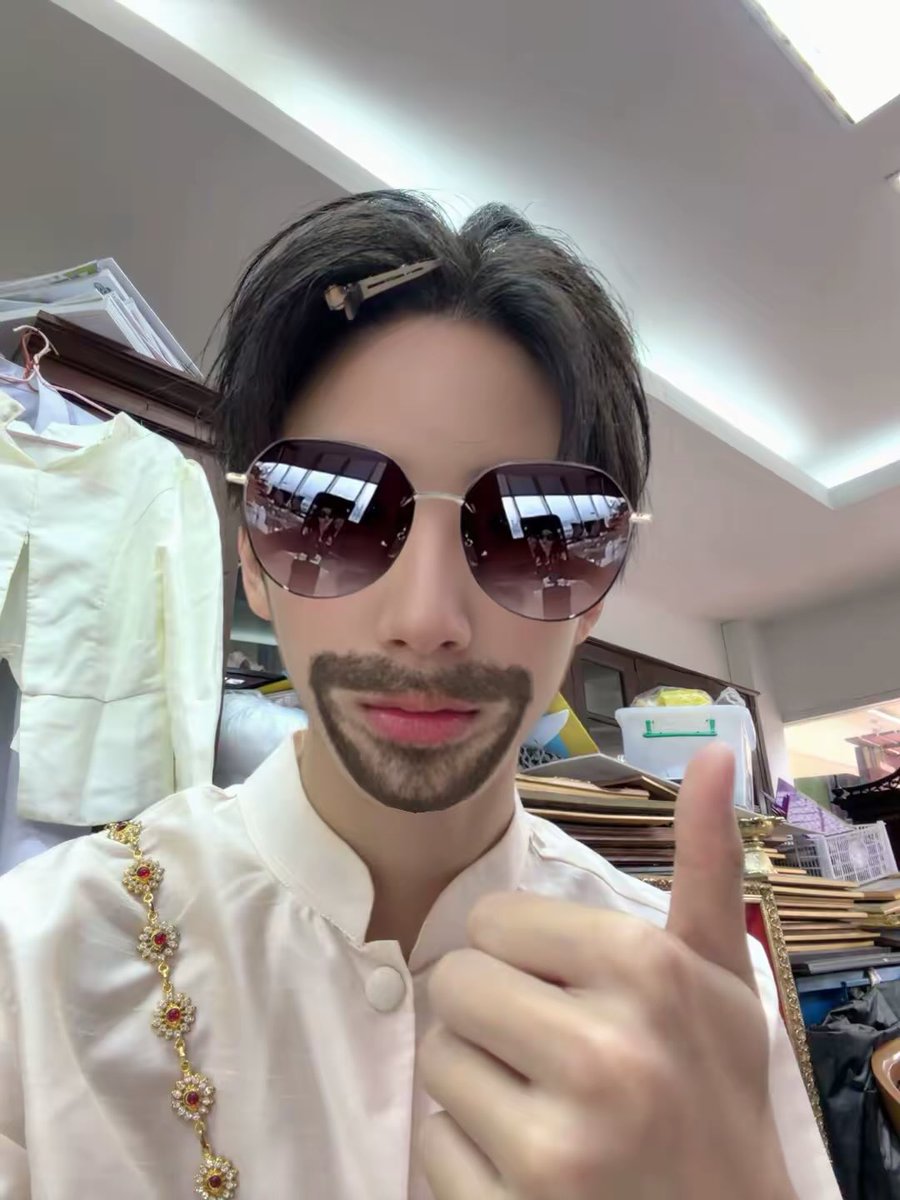 Zenxchains's tweet photo. วิถีคนไทยสไตล์ผู้ใหญ่บ้าน🍯🐺👁️👄👁️😎

#onzen_ktp https://t.co/fqT5ImOgV5