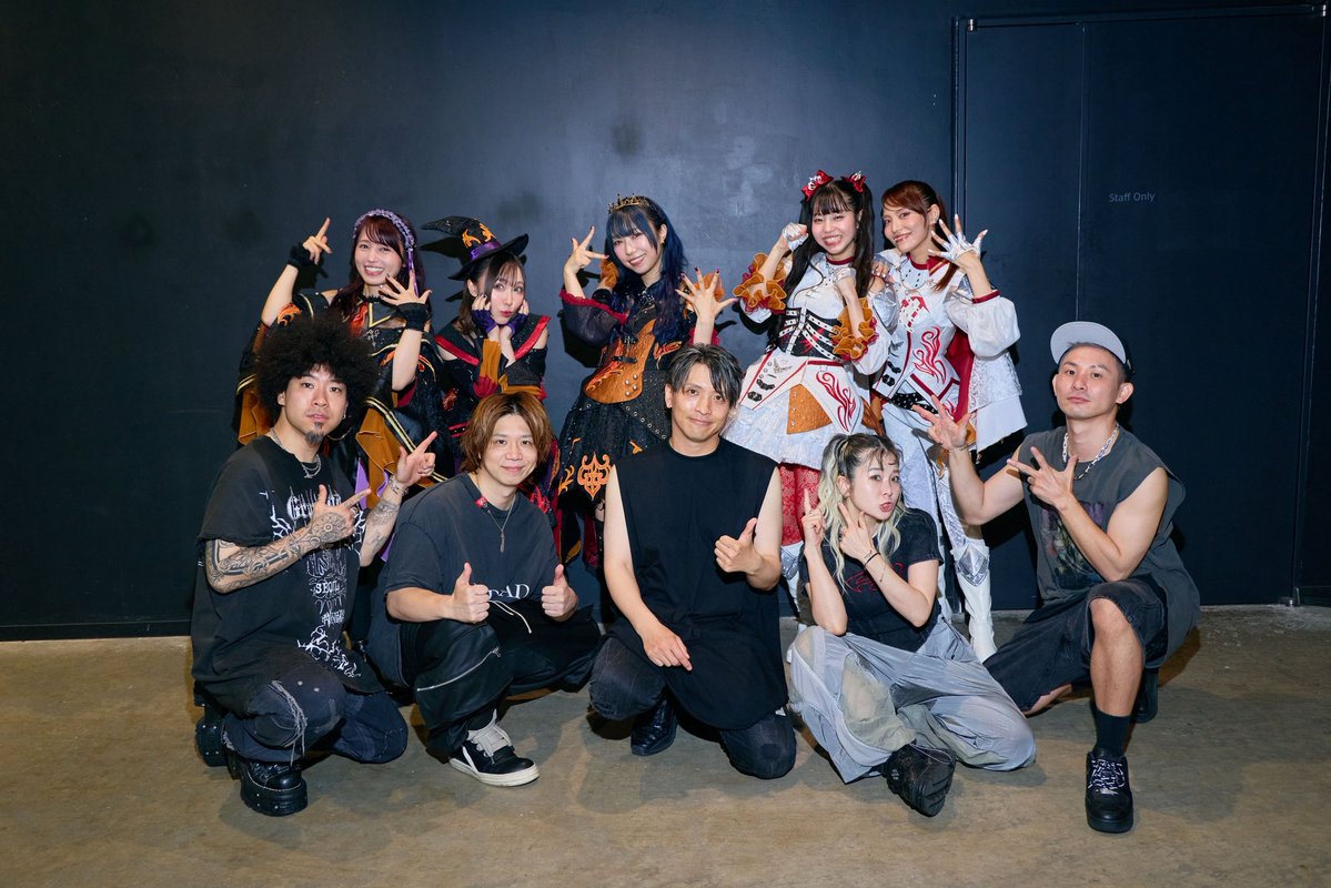 MEG1605's tweet photo. 1日明けても身体の疲労MAXですが、
それだけ全力のライブだったのだと実感してます。

みんなで集合写真、最高の宝物です🔥🔥🔥

めっちゃ楽しかった！
改めて本当にありがとうございました🤘

#GKSS #lovelive https://t.co/d7qeB4TAnf