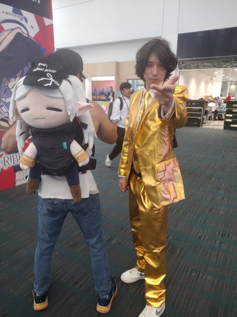 OdlidTogaf's tweet photo. Still can't believe I met @luckycarderik even though he had to go use the bathroom. (Sorry) https://t.co/02bubqNRWg