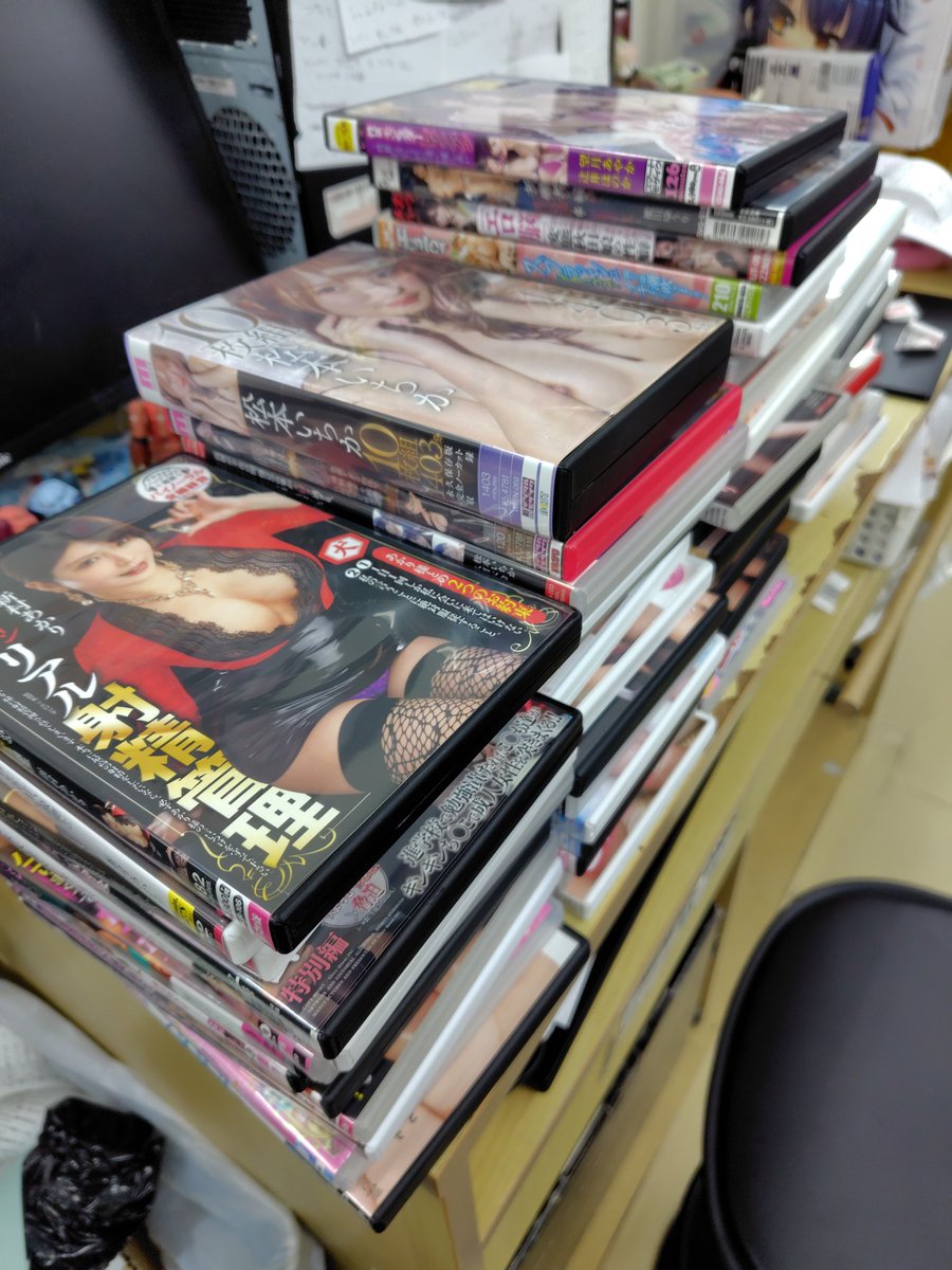 ad_bpsouka's tweet photo. 中古アダルトDVD100本ほどお買取致しました！先週イメージDVDも大量入荷しておりますので是非御来店お待ちしております！

駿河屋マーケットプレイスにも出品中です！ https://t.co/J8HAy0VUPl