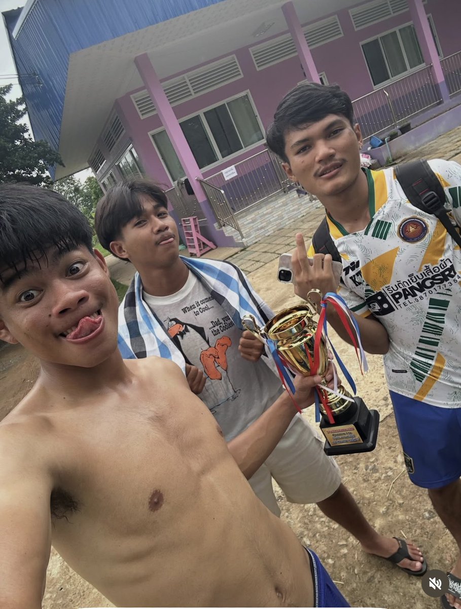 juthawut54's tweet photo. วอร์มดาวน์หลังเตะ ⚽️💪👊
#ขออนุญาตเจ้าของภาพแจ้งลบทักข้อความ https://t.co/hHdggf9DrL