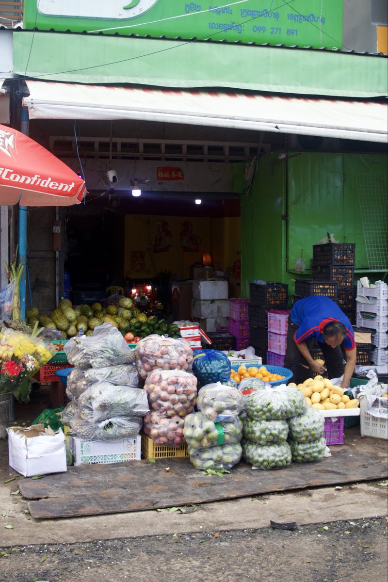 Iwashereyt's tweet photo. Sihanoukville ✌🏻 Some pics from around the Phsar leu market #sihanoukville #cambodia #market #streetphotography #asia https://t.co/3UspETa500