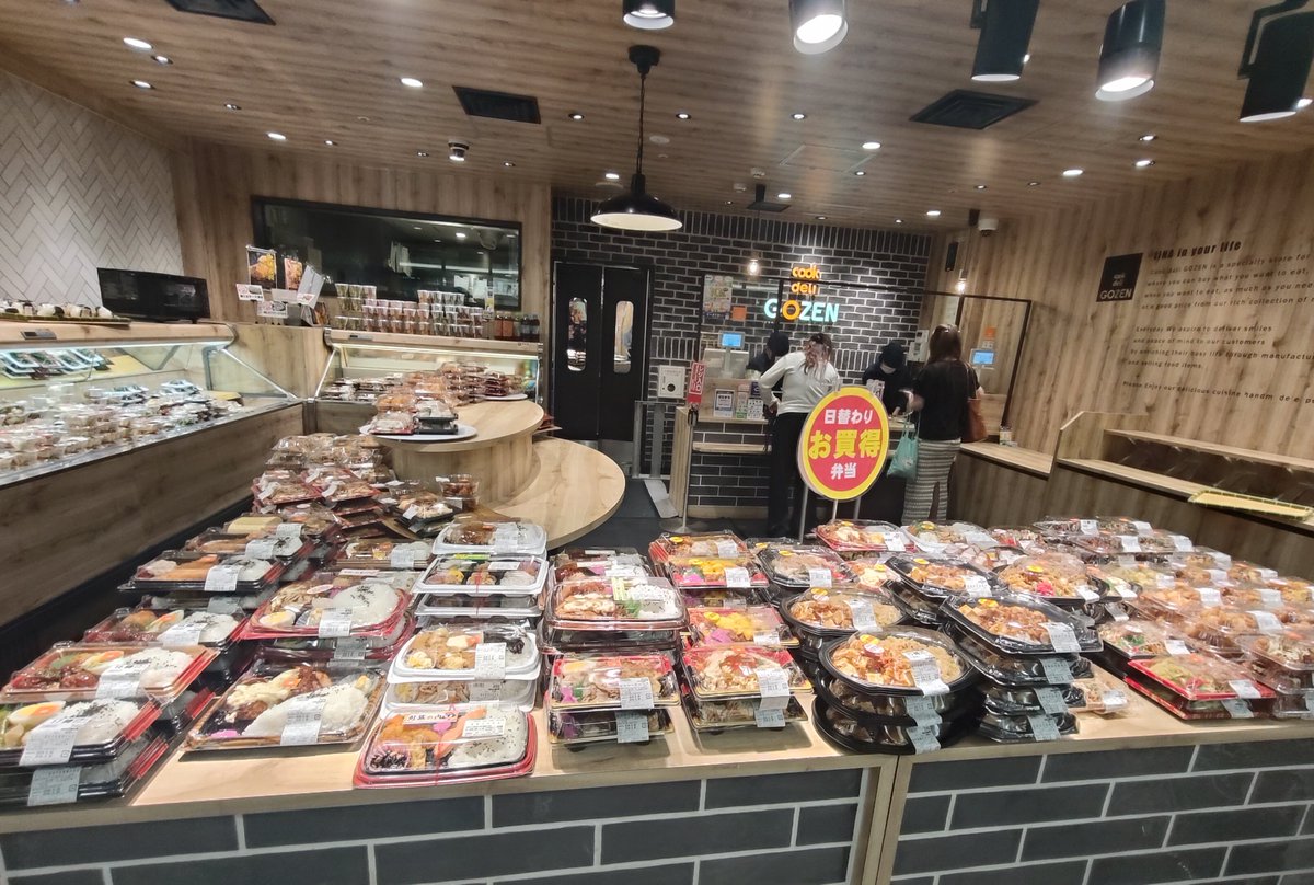 satomi586669483's tweet photo. もう1週間前だけど…
お仕事帰りに つい買いすぎてしまった
お弁当🍱や惣菜 半額‼️

一部は翌日食べたけど 美味しかった😋

#GOZEN
#半額 https://t.co/lS6lP2wWzt