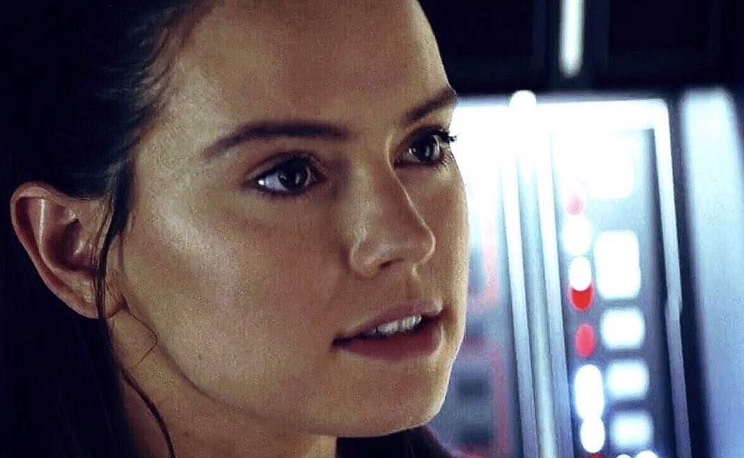 WilfingerSonja's tweet photo. It is canon that Ben and Rey both smiled when they mentioned the moment they touched hands!

#TheHuntForBenSolo https://t.co/XGb6AqANpW