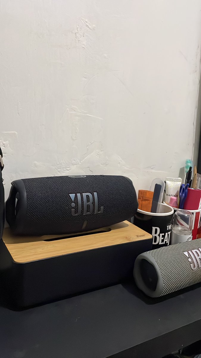 jumozaa's tweet photo. speaker JBL 🤣 sial https://t.co/t2CV6swzw5