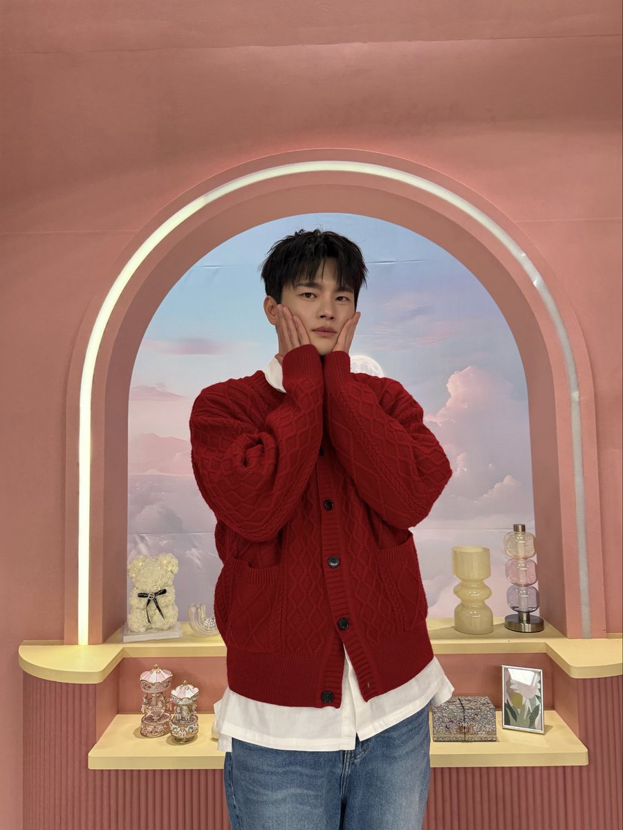 storyjcompany's tweet photo. [#📸]
넷플릭스 예능 <모태솔로지만 연애는 하고 싶어> 시즌2 공개 기념 스튜디오 컷 공개 📸

#서인국 #SeoInGuk #ソ・イングク @Whatsup_Inguk 
#넷플릭스 #NETFLIX #예능 
#모태솔로지만연애는하고싶어2 #BetterLateThanSingle2 
#비하인드 #스토리제이컴퍼니 https://t.co/JTd8ue6RTh
