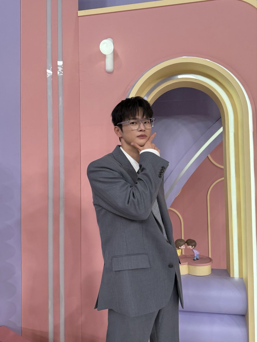 storyjcompany's tweet photo. [#📸]
넷플릭스 예능 <모태솔로지만 연애는 하고 싶어> 시즌2 공개 기념 스튜디오 컷 공개 📸

#서인국 #SeoInGuk #ソ・イングク @Whatsup_Inguk 
#넷플릭스 #NETFLIX #예능 
#모태솔로지만연애는하고싶어2 #BetterLateThanSingle2 
#비하인드 #스토리제이컴퍼니 https://t.co/JTd8ue6RTh