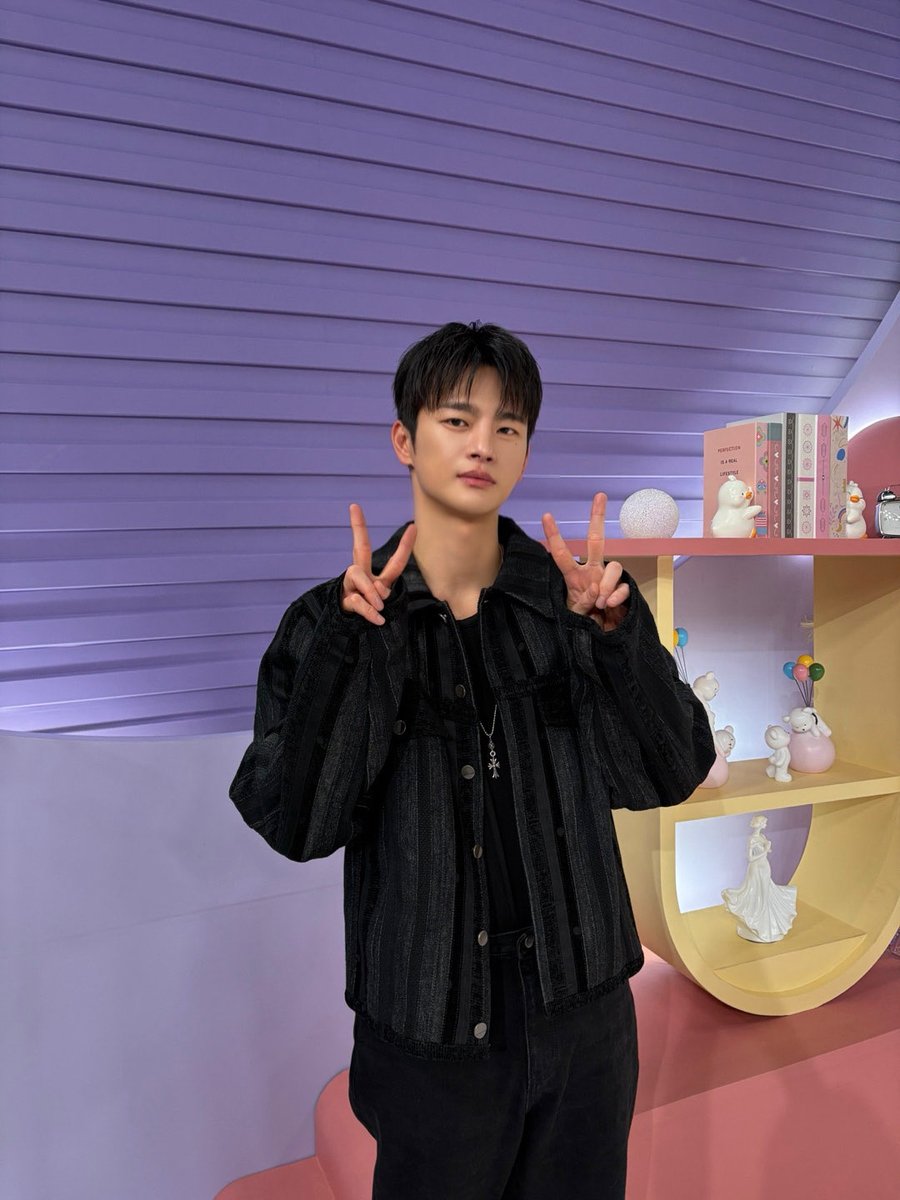 storyjcompany's tweet photo. [#📸]
넷플릭스 예능 <모태솔로지만 연애는 하고 싶어> 시즌2 공개 기념 스튜디오 컷 공개 📸

#서인국 #SeoInGuk #ソ・イングク @Whatsup_Inguk 
#넷플릭스 #NETFLIX #예능 
#모태솔로지만연애는하고싶어2 #BetterLateThanSingle2 
#비하인드 #스토리제이컴퍼니 https://t.co/JTd8ue6RTh