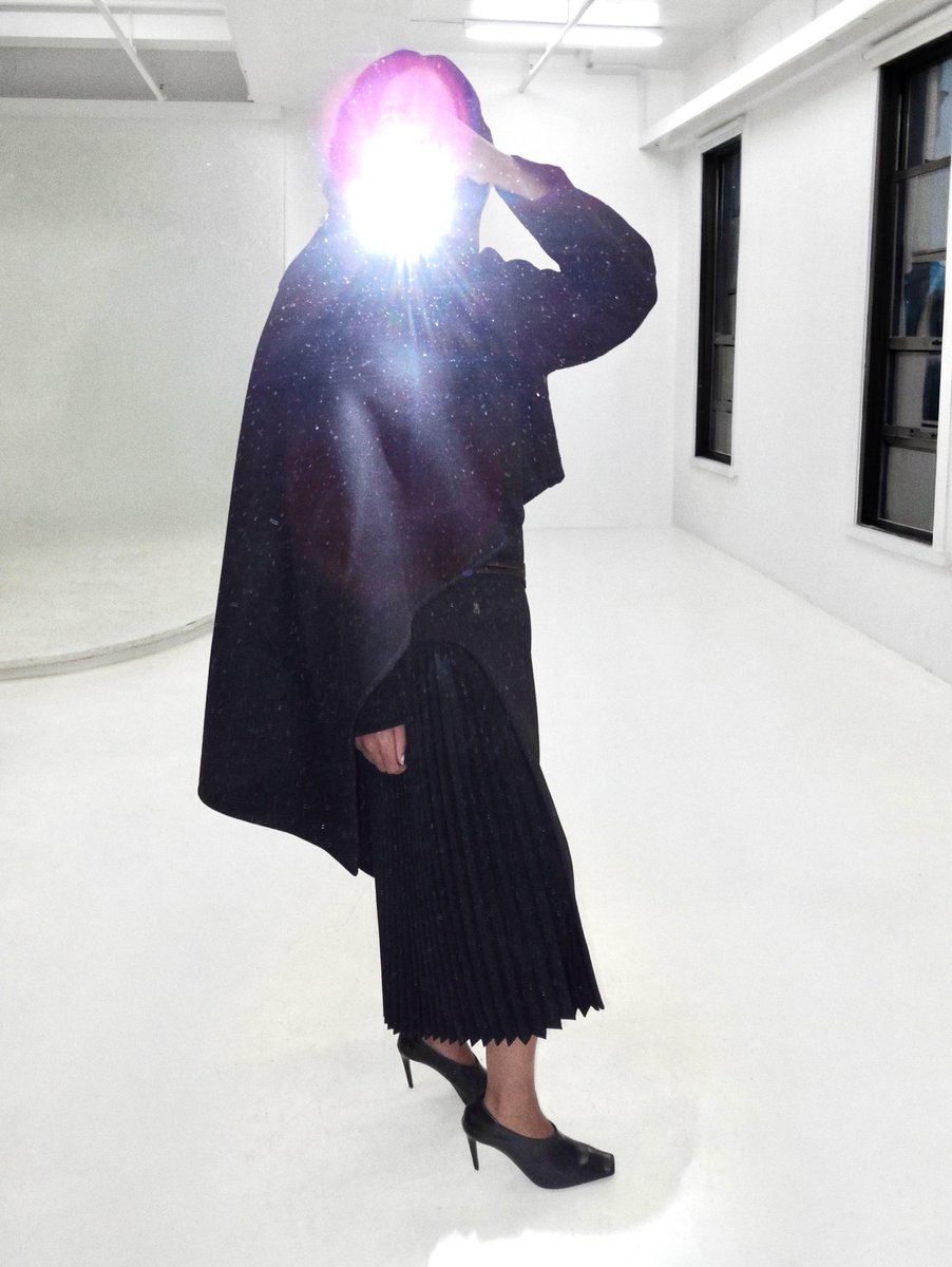 solangenobr's tweet photo. “I love clothes I hate leaving the house 🦀”

Solange via Instagram https://t.co/t3POZvb7Hb