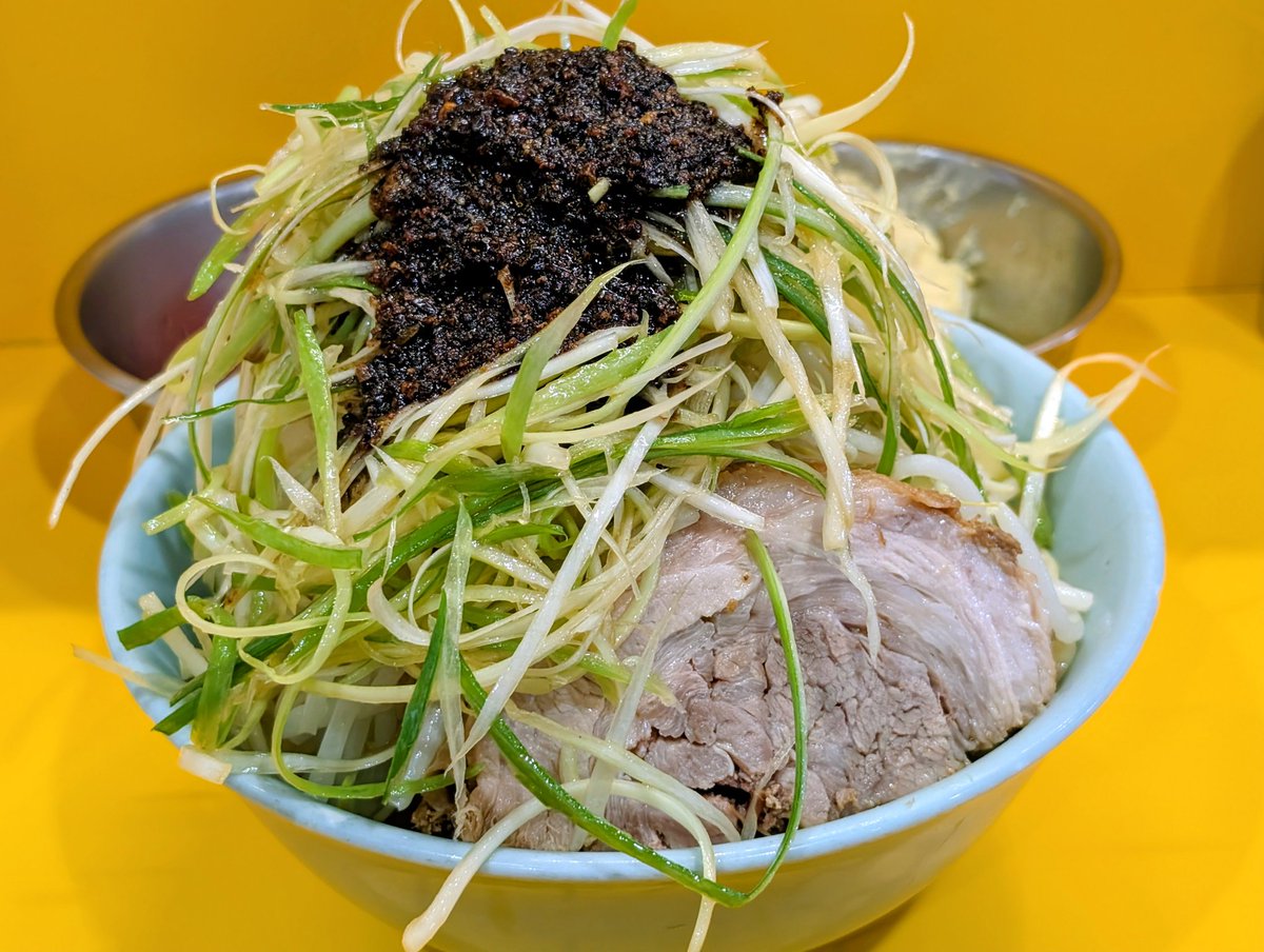 divers0777's tweet photo. 野猿二郎
小ラーメンひやこ ネギ 気まぐれたまご（ベニショー味） タマサラたまご
味玉はベニショーに漬け込まれたやつ
タマサラはたまごサンドの中身のやつ
つまみが多くて缶チューハイが飲みたくなった
うまかったーごちそうさまでした

ひやこは人気がありすぎて終わりが早いかも https://t.co/uq0NfmtNPF