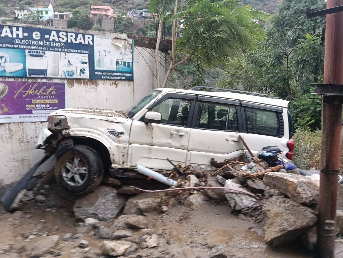FaheemTak's tweet photo. Massive rainfall and Flash Flood Hit Thathri, NH-244 Closed Again https://t.co/wDrZghF7Yu