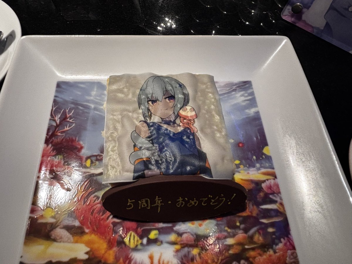 yoizakura__'s tweet photo. いつか行きたかった、えぼえぼにピッタリの深海コンセプトのカフェにお邪魔して来ました〜！

多分これ以上の推し活カフェはもう出会えないかもしれない…

5周年、おめでとう🎊🎉
これからも、推していきます…！

#烏星の水槽 https://t.co/uXXXZozuvC