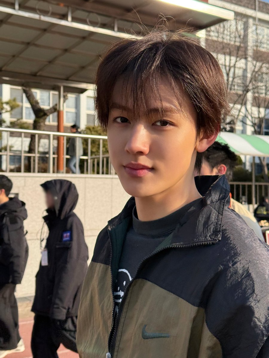 eomseaniee's tweet photo. [CORTIS INSTAGRAM - SEONGHYEON] #성현

“seventeen, still just clueless kids” https://t.co/gKvoj5wTcm