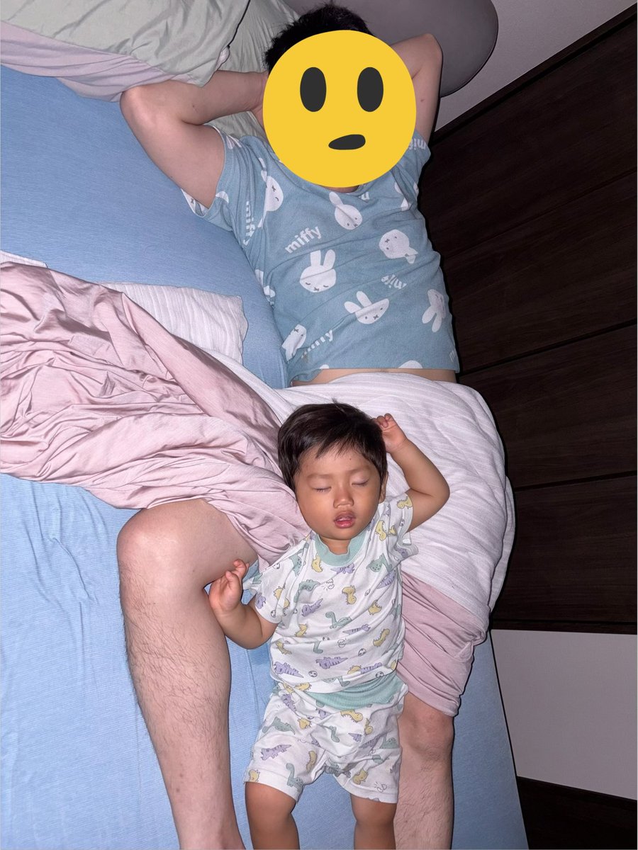 Memin666v's tweet photo. 最近、寝方が可愛すぎてずるい
このあとしっかり回収するけどこうはならない…なんで？ https://t.co/6kcPjXvGJ0