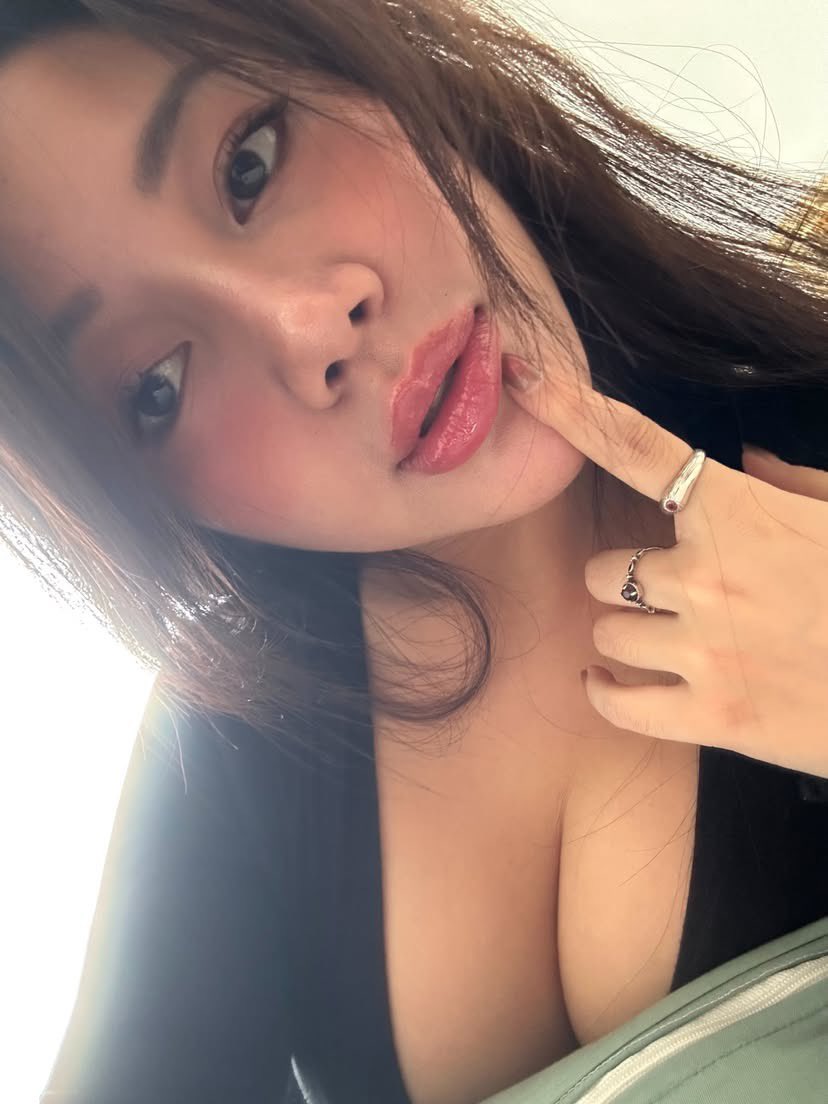 ythunguyen96's tweet photo. cũng hợp với kính nhị✨ https://t.co/yAf5HuClGw