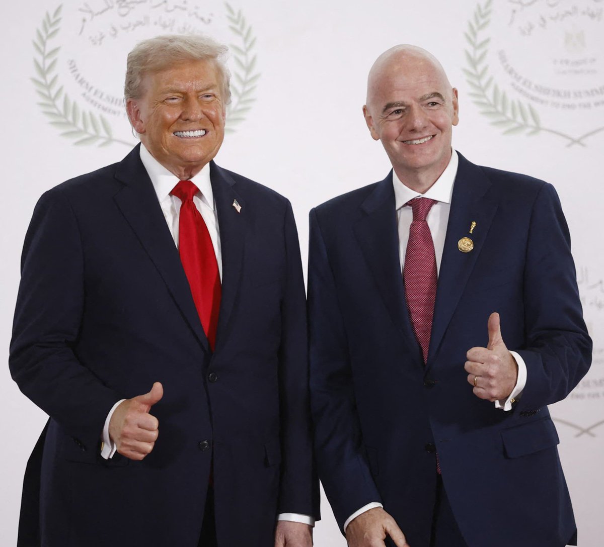cariaeosa's tweet photo. trump udah bela-belain turun tangan biar striker nggak kena kartu merah dan tetap bisa main lawan belgia. eh pas dikasih kesempatan main, ratingnya 6,1 dan amerika malah kalah 4-1. plot twist yang lawak 😂

kalau kalian jadi trump, kalian bakal ngapain? https://t.co/n6bMHAtcy0