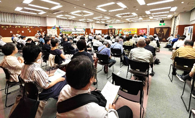 sairoren's tweet photo. ★台風接近のなか、「埼玉県教職員　平和大集会」に114名が集まる ‼

記事をHPに掲載しました📝
https://t.co/kPF2lNs2iU https://t.co/OYfJILfXT6