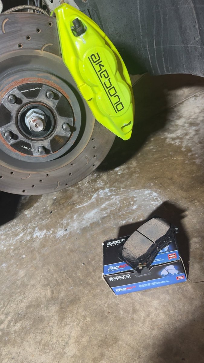 lmdesign19's tweet photo. Finally getting some new stoping power for the front and rear. #akebono #brakepads #infinty #q60 #g37 https://t.co/AYrbjmph05