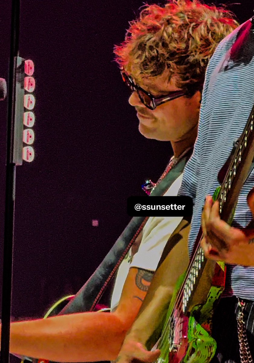 ssunsetter's tweet photo. happy birthday to Ashton <3!
literally one of my fav ppl for the past 14 years and so grateful to have grown up loving him. 
grateful for every interaction we’ve had &amp; to be a fan of someone who loves his supporters as much as Ashton does. 
🥺⭐️🤠⭐️ @Ashton5SOS https://t.co/3l5hEVwPJN