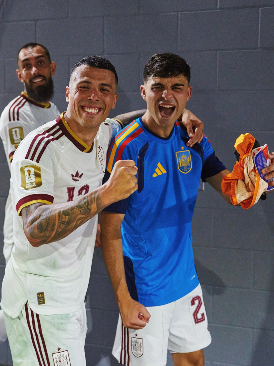 SEFutbol's tweet photo. 🥳 ¿Empezamos el día con alegría o qué?

¡¡QUE ESTAMOS EN CUARTOS!! 

(Tienes un carrusel de 20 fotones en nuestro insta).

#VamosEspaña | #CopaMundialFIFA https://t.co/rn12J0iGgU