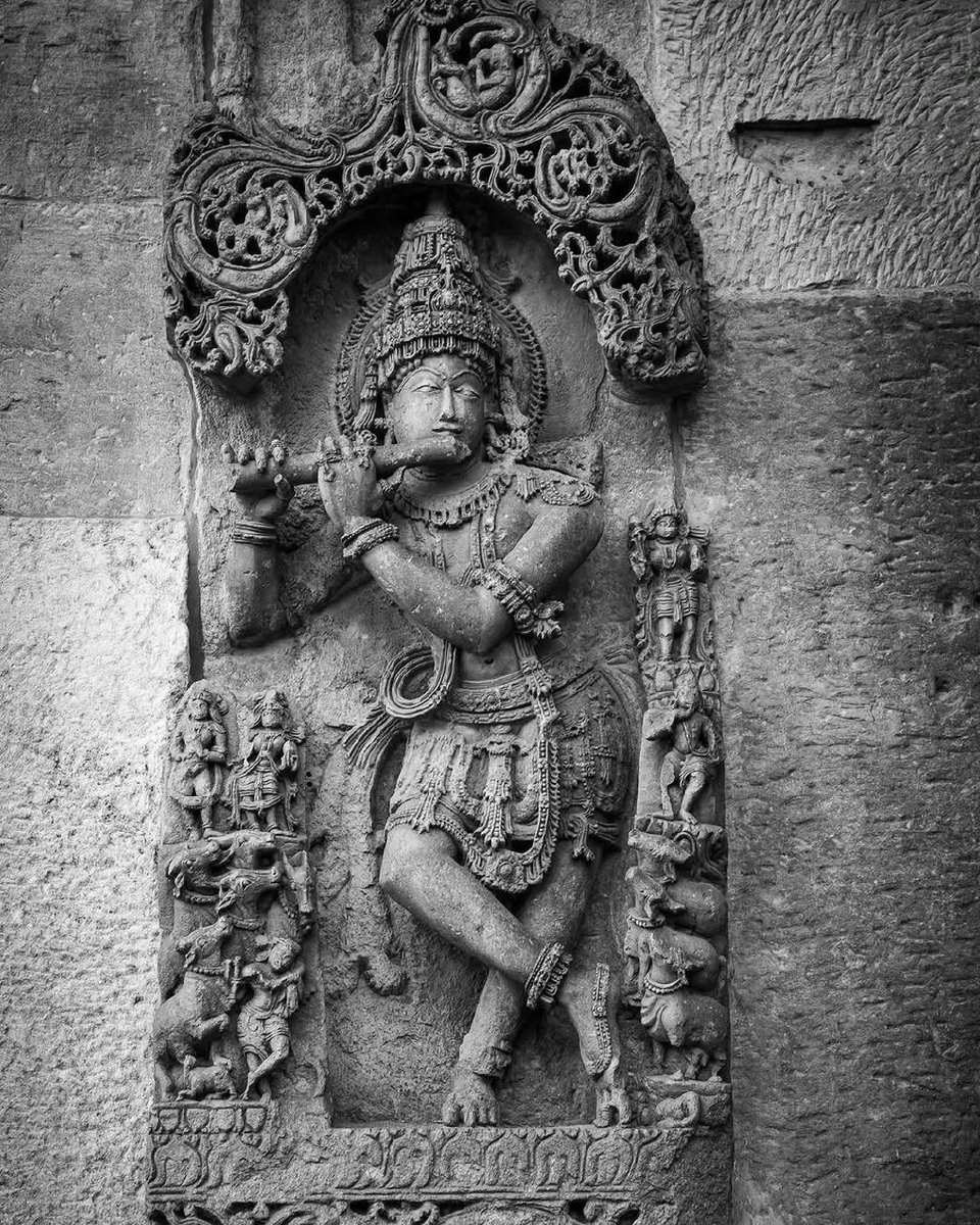 TheAdivasiyat's tweet photo. Chennakeshava Temple is a 12th-century masterpiece located in belur, Karnataka. 

The power of ancient sculptors is unmatchable ✨ https://t.co/1tzJLC05zm