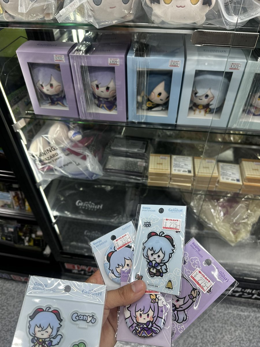 GalaxticShadow_'s tweet photo. AHAHAHA imaginez mon banquier m’appelle à cause de ces 3 femmes là 🙈 https://t.co/PQsYfmm4dS