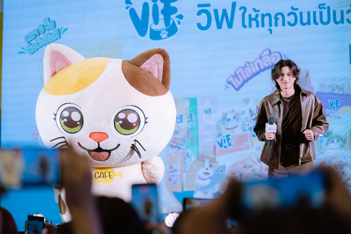 VIF_FC's tweet photo. ขอบคุณทุกท่านที่เดินทางมาให้กำลังใจกลัฟ และแบรนด์ วิฟ ที่งาน Khon Kaen Pet Expo 2026 ที่ผ่านมา

🔗https://t.co/4jWKwwhLQJ

แล้วเจอกันสิ้นปีนี้อีกครั้งนะเจ้า 🤐☺️

วิฟ ให้ทุกวันเป็นวันที่ดี 

#VIFKhonkaenxGULF  #GulfKanawut #VIFEveryDayaGoodDay #โตมากับวิฟ https://t.co/A5wdzY8Mit