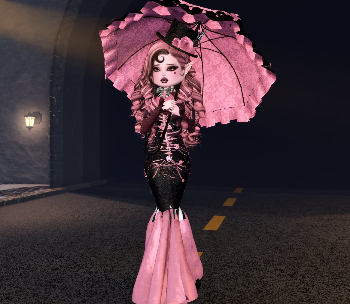 viralfrostt's tweet photo. 2015 collector draculaura https://t.co/9dK24bbZoF