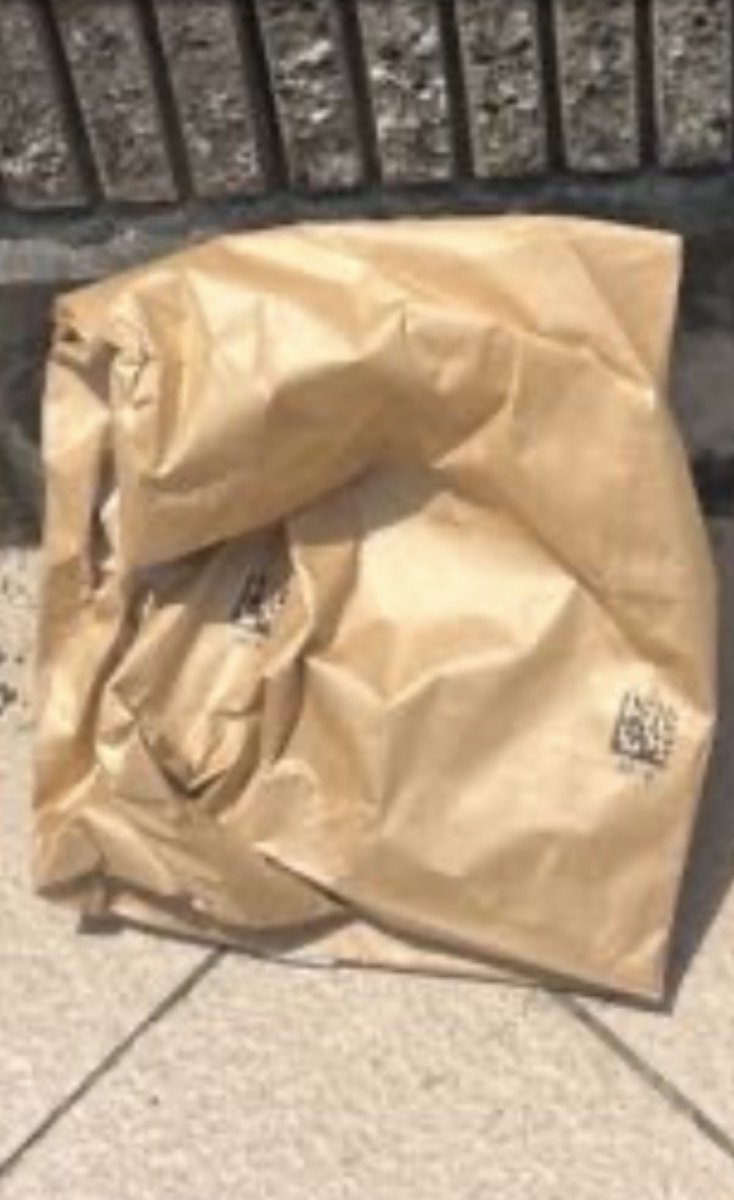 kyouko1024's tweet photo. ２回目のサンスポ、返品して
買い直したのが届いたらしい‥

画像つきの配達完了メール見て
イヤな予感しかなくて😔
もう、ゴミじゃん❓💦
これで中身無事だったら奇跡かな‥

#サンスポ特別版
#SHOW_WA https://t.co/38Kde1mC06