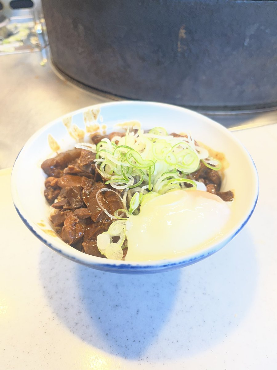 Bashikansuke's tweet photo. 築地きつねやでホルモン丼
完全に観光名所
久しぶりに食べたけど美味いなぁ
きつねやさん、ご馳走様でした https://t.co/ReLanAsxXv