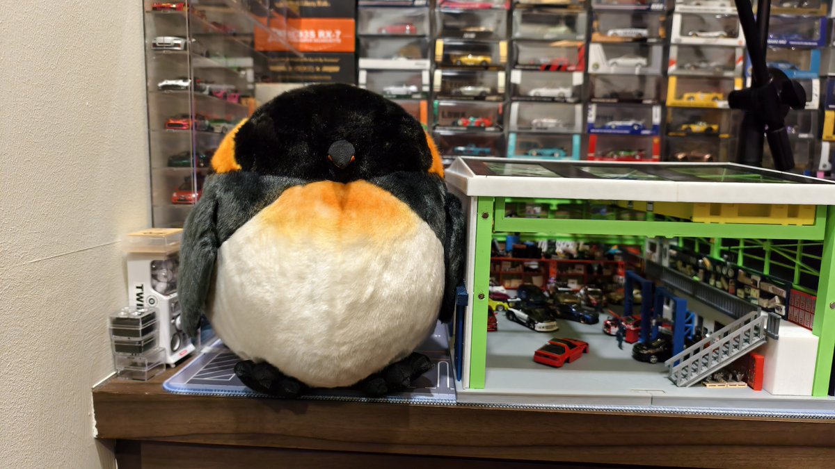 Giga_Penguin's tweet photo. New Penguin and new cars to unbox in the next few days 🤗

#penguin #164scale #164diecast https://t.co/4ik8PVCnSA
