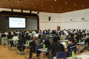 pt_gousyo's tweet photo. U建築様の安全大会に講師としてお招きいただき、「職場での転倒・腰痛災害を防ぐための実践的アプローチ」についてお話ししました。

安全大会では、現場の安全を守る取り組みに加え、お客様アンケートの共有など、満足度向上に向けた丁寧な姿勢にも触れることができました。

働く人の安全と健康を守ることは、現場の品質やお客様への価値提供にもつながるものだと改めて実感しました。

今後も、産業保健・労働災害予防の視点から、企業の安全衛生活動に貢献していきます。