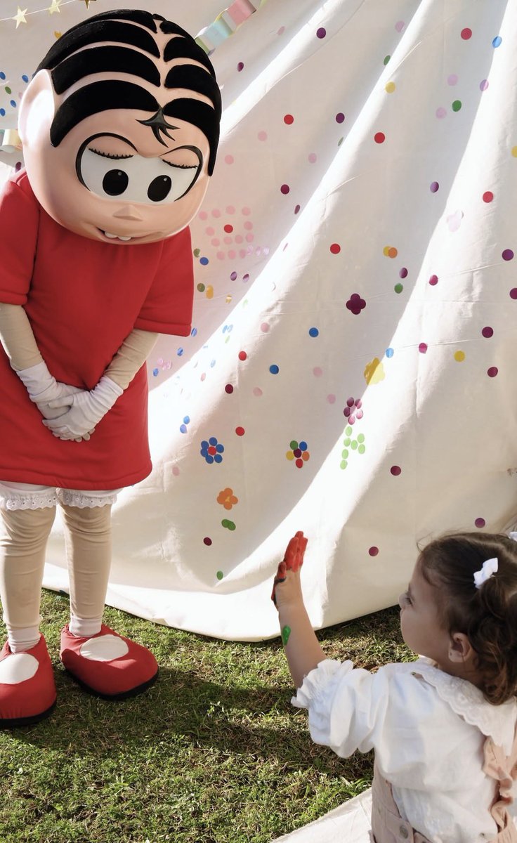 fnandavv's tweet photo. ????????
a festa PERFEITA, rica em detalhes, ao ar livre remetendo um piquenique, com galeria de arte, brinquedos pras crianças e assinada por nada mais nada menos que Nicole Sarfaty https://t.co/lsesnaY6W5