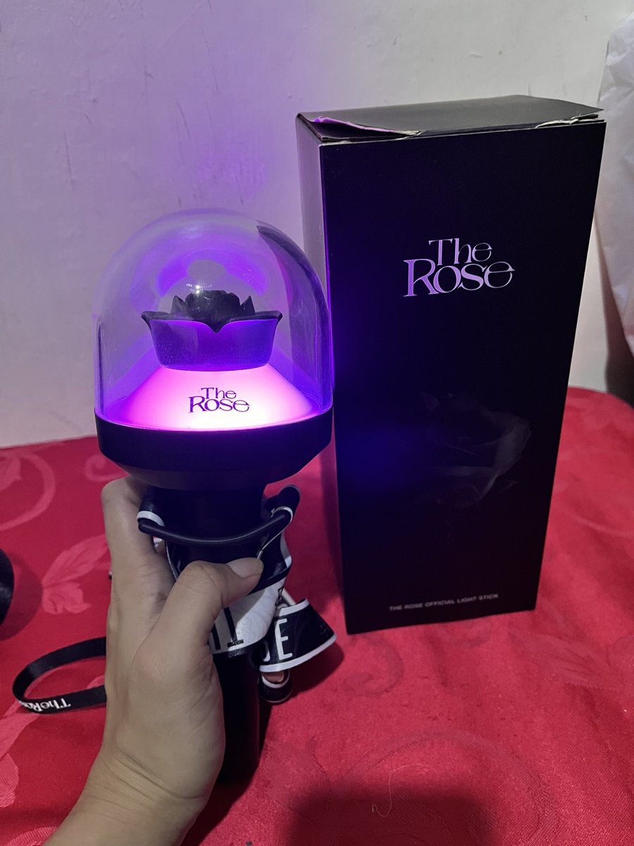 _geminidln's tweet photo. wts/lfb ph only

The Rose lightstick version1 
#therose #hajoon #woosung #dojoon #taegyeom https://t.co/CQWQzPYeci
