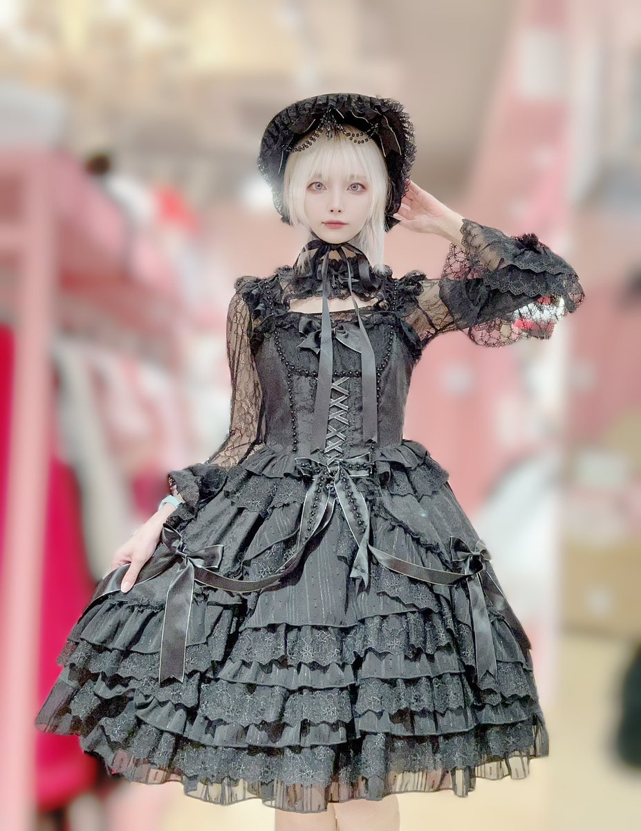 ToAlice_mao's tweet photo. ୨୧ #ToAlice原宿店 ୨୧ 

☀️Summer Sale☀️

新作のこちらもセール対象になります☺︎
3点以上ご購入で20%OFF❣️

🥀Black Nocturne Series🥀
・ドレス　¥24090→¥19272
・トップス　7920→¥6336
(各S/M/Lサイズ)
・ボンネット　¥4180→¥3344

#ToAlice  #ToAliceStaff
https://t.co/h5d1TWBp46 https://t.co/dVuJv7w7kH