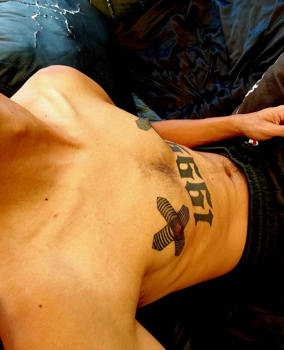 Lord_Apoloo's tweet photo. Smell it.
#tattoo #chest #man https://t.co/qoM20wpwhs