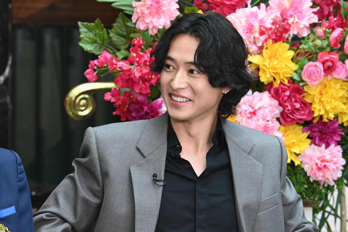guru99_ntv's tweet photo. ＼このあと７：５４ #ぐるナイ🌈／

キングの命令は絶対！キングゴチ⚔️
👑VIPチャレンジャー #山﨑賢人 さん

料理半分ちょうだい！
語尾に「だっちゃ」付けて！

キングがメンバーにやりたい放題！
〇〇のモノマネをやり続ける恐怖の指令も！？ https://t.co/6XVv24Z5sS