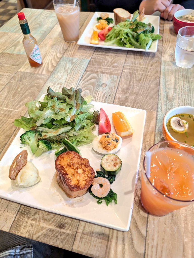 xrotxhet's tweet photo. アニソニ舞鶴・福知山会場の1Fで昼食をとるなどしております。 https://t.co/HduHW1YJZQ