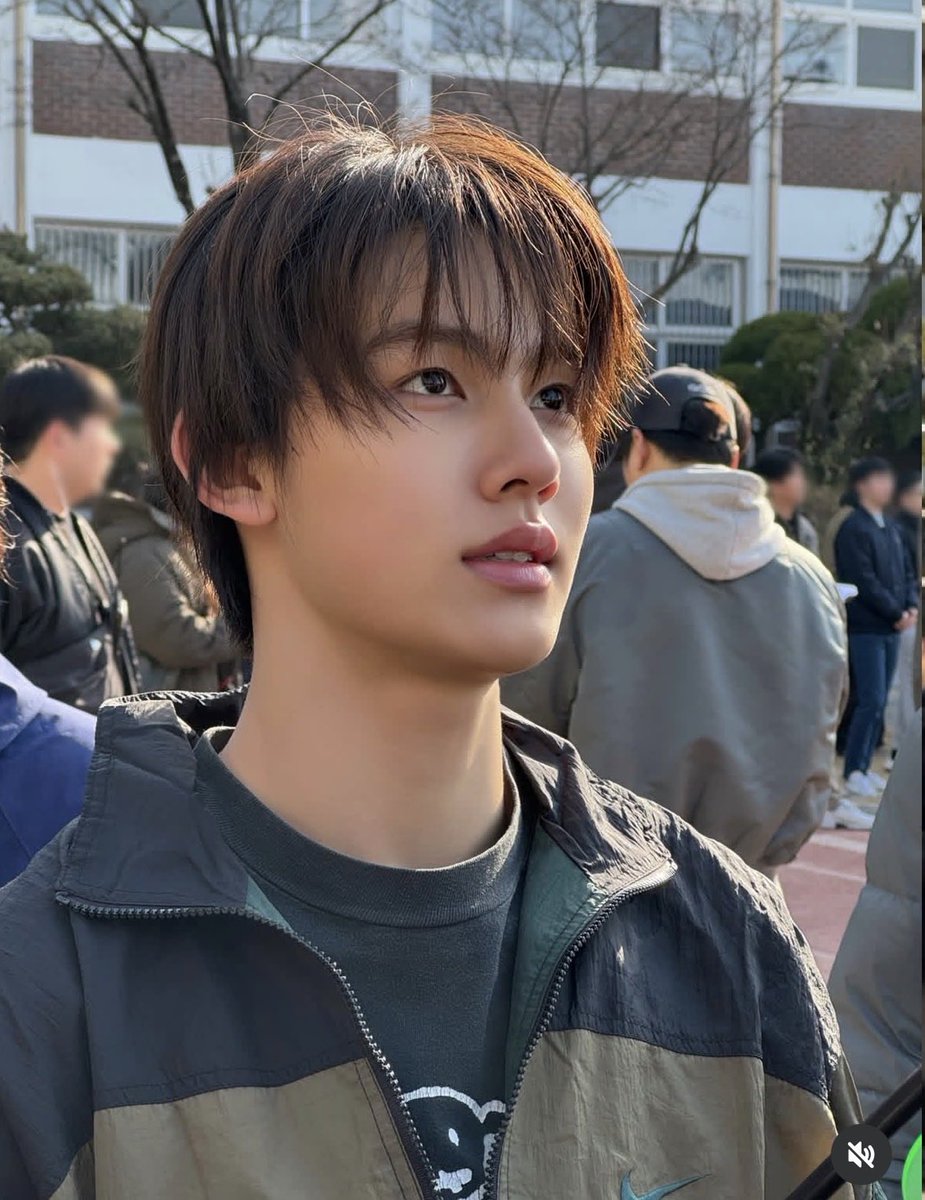 eombrellala's tweet photo. what is he so pretty for hello https://t.co/ogco2ipxOk