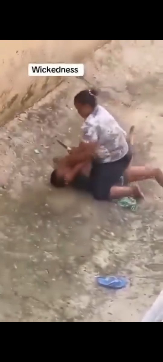 Prince_dc21_'s tweet photo. This woman was caught on camera trying to stabb her 12yr old house help with a knife just because she didn't spread the clothes she asked her to spread. 

Her name is, Mrs. Nwoko  Gift, female, she's 35 years old, and she's from ehimembano in Imo State but resides at IBB Housing Estate, Umuahia,

 the aunt to Miss Ebo Chimamanda (female, 12 years) of the same address, on the same date attempted to kill Miss Ebo Chimamanda, who stays with her, on the basis that she refused to spread the clothes she was asked to spread before the suspect (Mrs. Gift) left for the market.

 Investigation also revealed that the suspect has repeatedly beaten and has been threatening to kill young Miss Chimamanda.

Always the ugly land whales in Igbo land, look at her nyansh.