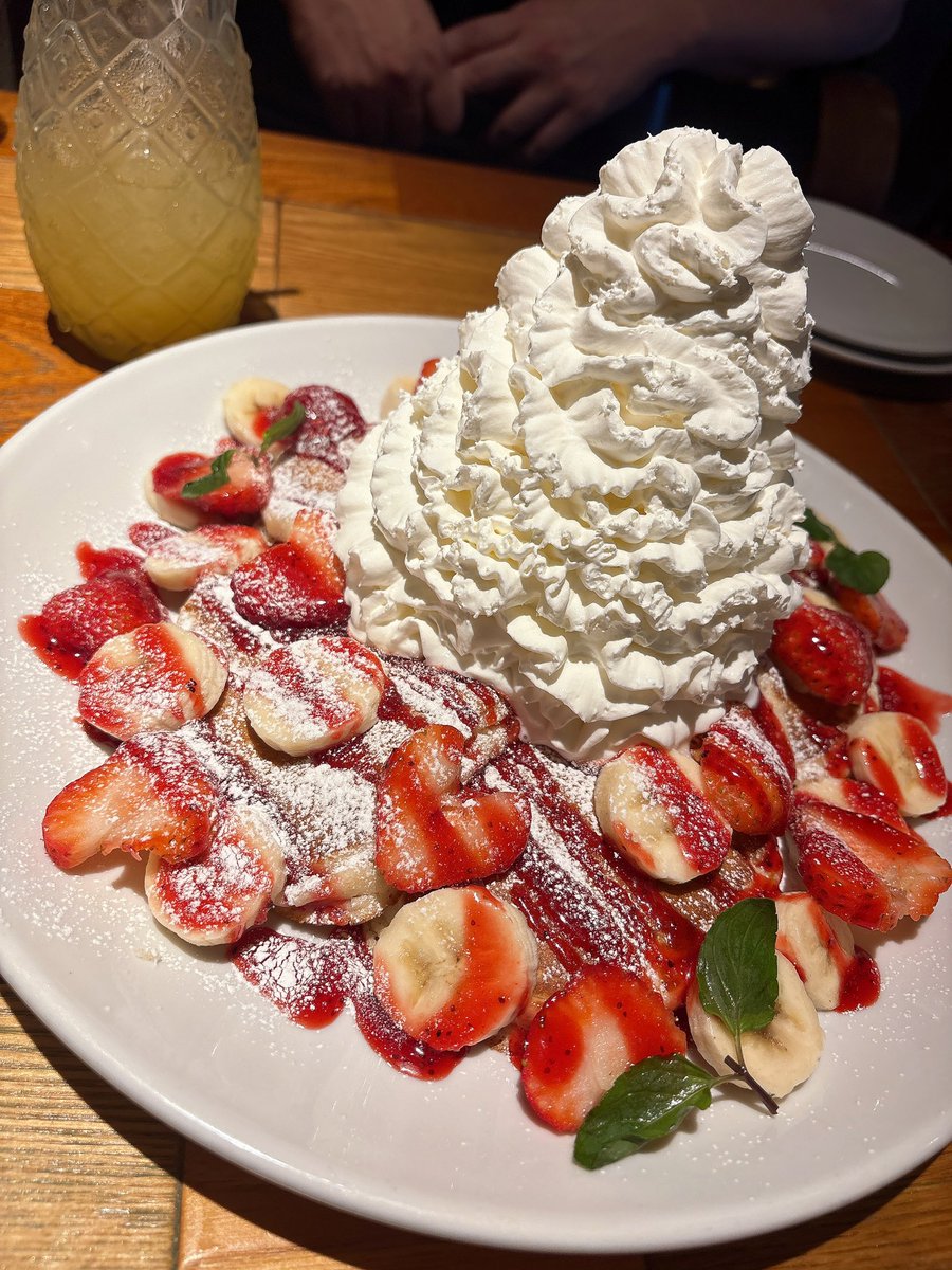 Caress_Heart's tweet photo. 最近食べすぎたー！！しか言ってない！！！
しあわせだよーー🍓🍓🍓 https://t.co/ZlKwENcvBD