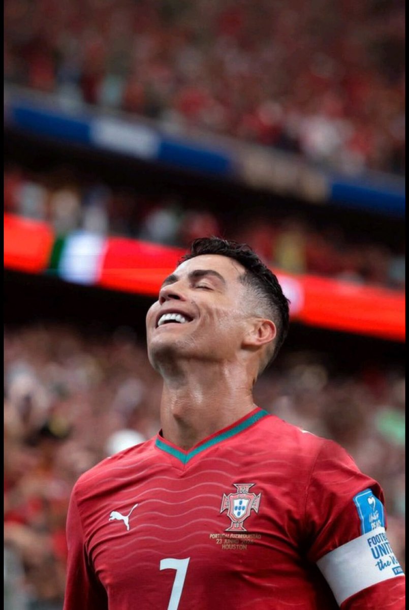 tanishkabhonsle's tweet photo. It was never about @Cristiano or Messi.
It was always about the discipline, dedication, and relentless pursuit of excellence I saw in him.

In 2022, I cried hella watching him walk away.
In 2026, I smiled and cherished watching him walk away. ❤️

Siuuuuuuuuuuuuuuu https://t.co/jczS6ZjlwQ