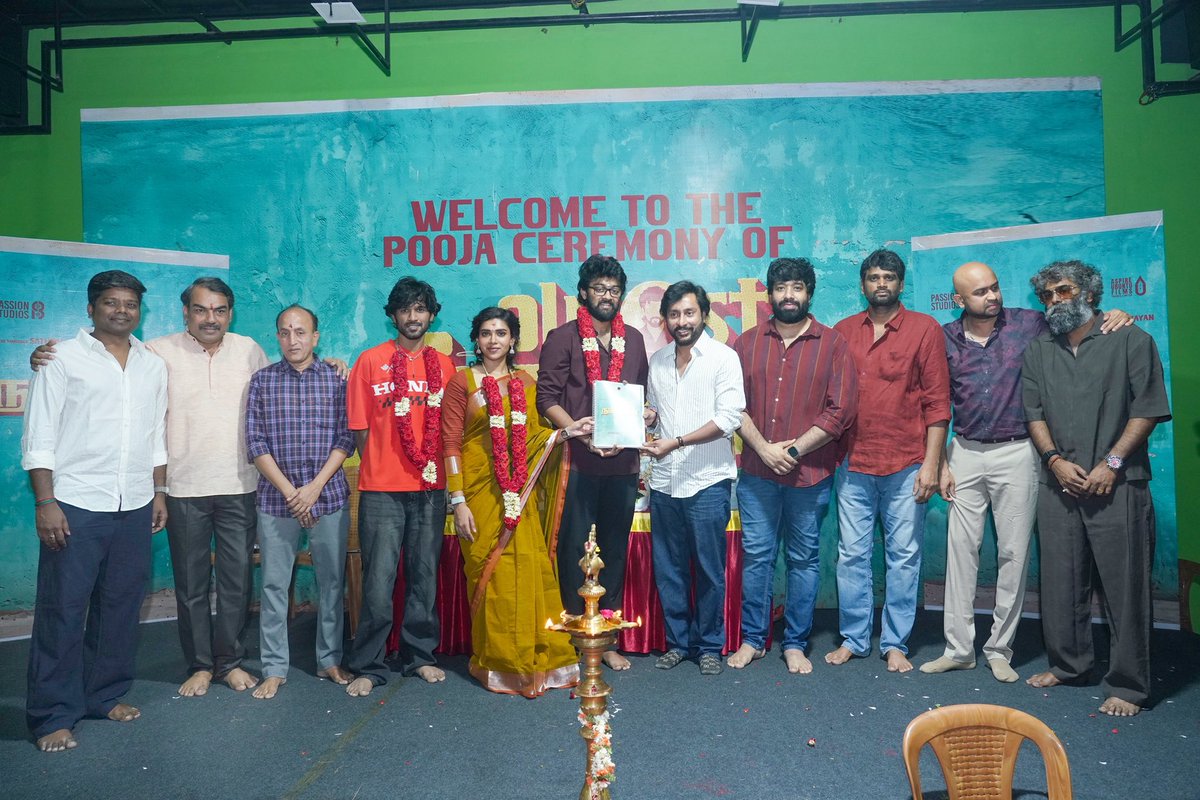 rajuactor91's tweet photo. #AlmostNallavan 
Director @rajuactor91 
Producers #Hvinoth @Sudhans2017
#Sathyaraj
@RJ_Balaji
@Adhikravi
@officialdushara @TSPrasanna_off
@foxnmuisc Govindraj
@bala_jayap66903 @viyaki_s
@PassionStudios_
@aspireubuntu
@thinkmusicindia
@SureshChandraa
@AbdulNassaroffl
@DoneChannel1 https://t.co/VDgNDVkamv
