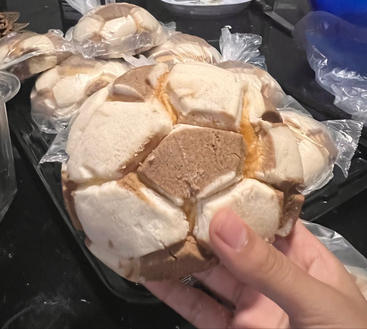 ssandraxr's tweet photo. que méxico haya salido del mundial arruinó mi negocio q apenas estaba iniciando 😔 ahora ya no podré decorar mis cosillas de futbol tenía varias ideas (adjunto mis balonconchas) https://t.co/xYDGPl6ugs